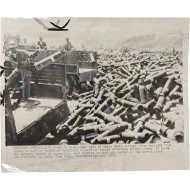 한국전쟁 최말기 격전 중 하나인 outpost Harry 전투(1953년 6월 10일~18일, 철원 북방, 미 제3보병사단 예하 부대가 중공군의 공세를 방어)를 취재한 AP 통신 배포용 오리지널 프레스 프린트