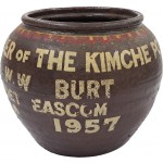 [97] ‘KIMCHE POT'와 ‘KOREA 1957'이 새겨진 김치단지