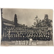 [46] 한국전쟁 중 치러진 “군가 보급 행진대회” 우승기념 사진