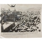 한국전쟁 최말기 격전 중 하나인 outpost Harry 전투(1953년 6월 10일~18일, 철원 북방, 미 제3보병사단 예하 부대가 중공군의 공세를 방어)를 취재한 AP 통신 배포용 오리지널 프레스 프린트