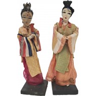 [75] 바닥에 ‘MADE IN KOREA' 라벨이 붙은 신부 인형2점