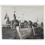 [44] 인도군 호위 아래 자유의 다리를 건너는 반공 포로들