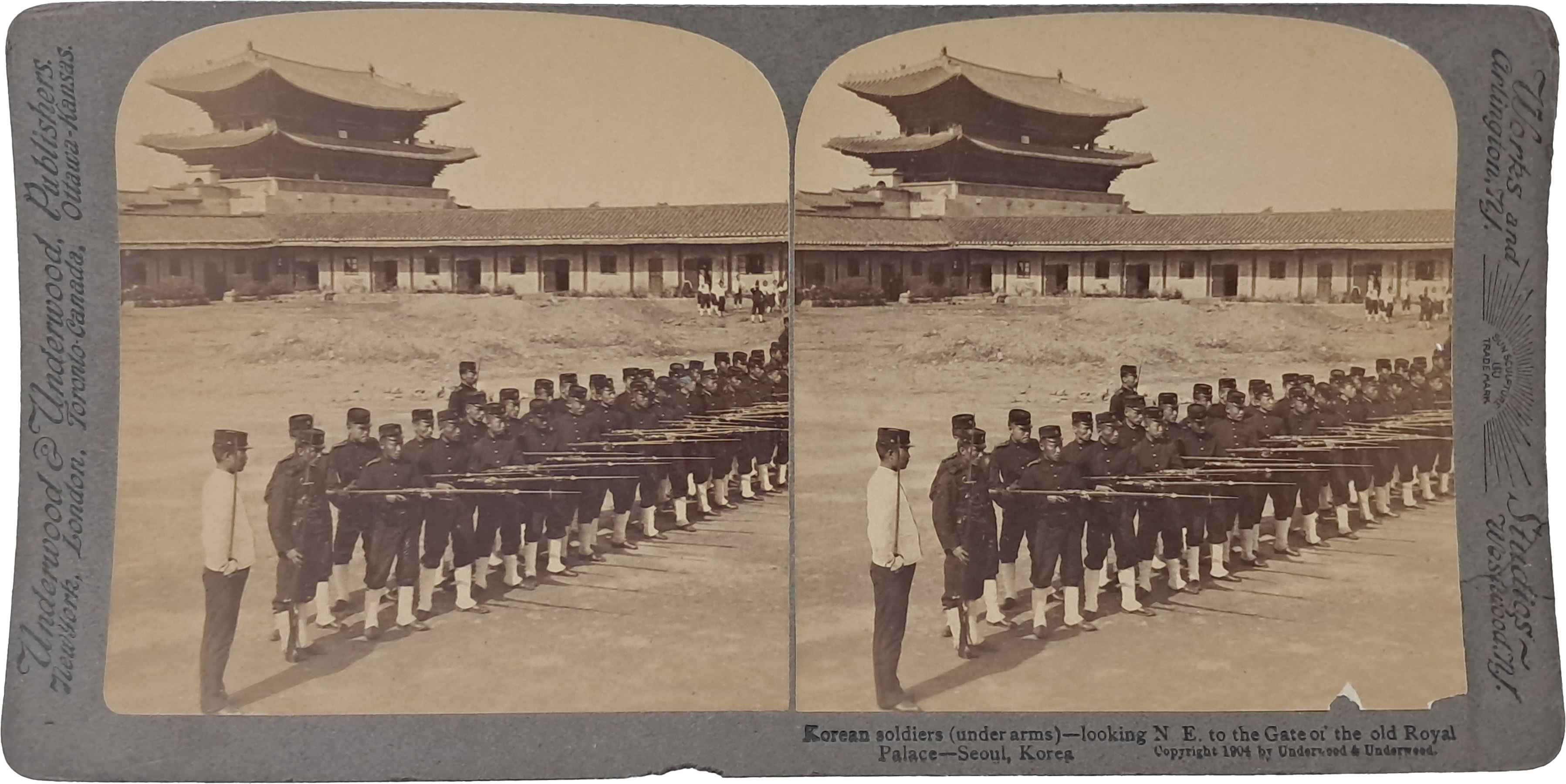 [28] 왕궁 앞 대한제국 군인 열병식 장면 - 스테레오 뷰