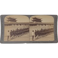 [28] 왕궁 앞 대한제국 군인 열병식 장면 - 스테레오 뷰
