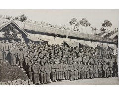 [55] 벽동 포로수용소 내 장교단 사진