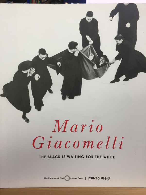 Mario Giacomelli - The black is waiting for the white