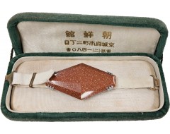 [84] 조선관(朝鮮館) [적갈색 브로치와 케이스] 세트